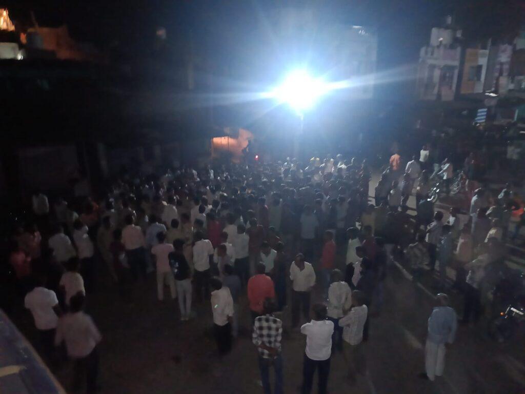 chandwasa me gay ka shav milne se sansani mauke par bhid