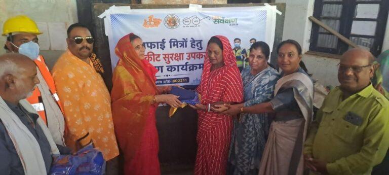 मंदसौर: 700 सफाई मित्रों को सुरक्षा व सफाई उपकरणों की सौगात