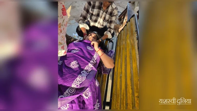 कोटा रेलवे स्टेशन पर हादसा: घबराहट में चलती मेमू ट्रेन से कूदी महिला यात्री अनुराधा गंभीर घायल, रेल कर्मियों की तत्परता से बची जान