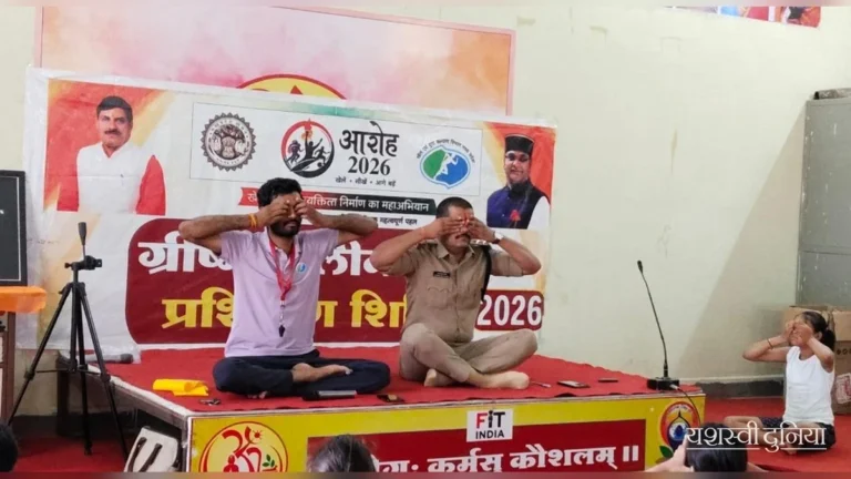 दलौदा: योग प्रशिक्षण शिविर के 31वें दिन पहुंचे नवनियुक्त थाना प्रभारी रविंद्र प्रताप डांगी, बच्चों संग किया योगाभ्यास