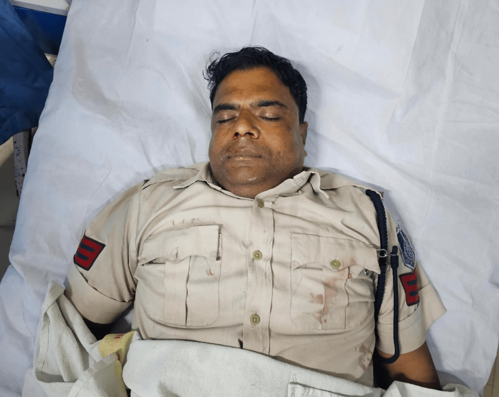दलौदा में भीषण हादसा: ड्यूटी खत्म कर घर लौट रहे पुलिसकर्मी की कार ट्रक से टकराई, कांस्टेबल मुकेश भदौरिया की दर्दनाक मौत!