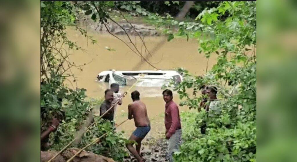 आगर मालवा हादसा: नलखेड़ा बगलामुखी मंदिर नाले में बही कार, ओडिशा के परिवार समेत 8 लोगों की दर्दनाक मौत; 3 मासूम बच्चे शामिल