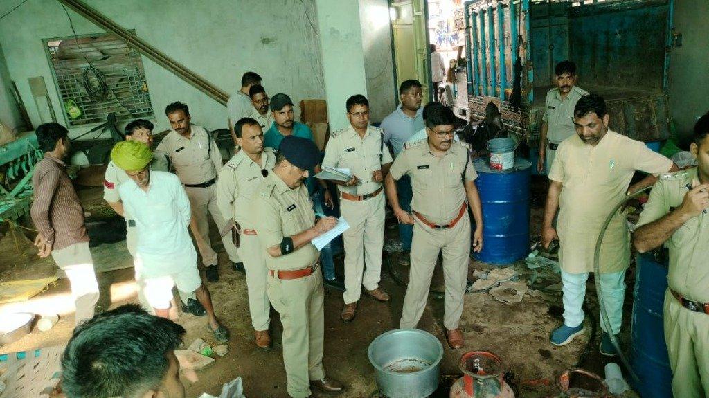 खेजड़िया भूप में नकली दूध फैक्ट्री पर सुवासरा थाना पुलिस की छापेमारी और जब्ती की कार्रवाई